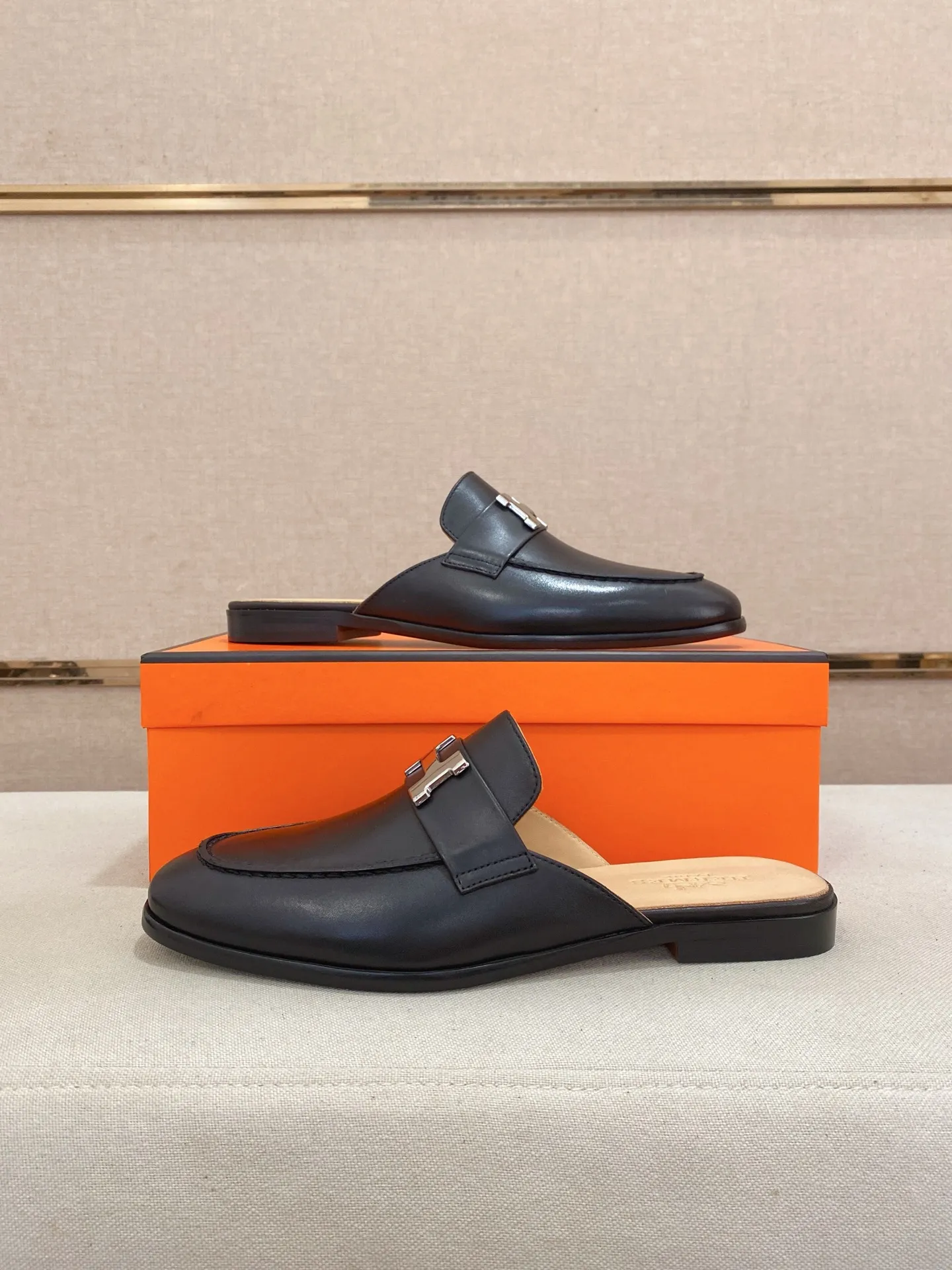 Men's clothing and shoes💰: 500💰《HERMES》【Classic original single version】Hermès half-drag; top 🔝purchasing agent🔍🔍 latest 🇺🇸 counter sale simultaneously, original ▲▲cowhide imported from Italy ▲▲Exquisite workmanship (Italian 🇮🇹Imported water-dyed 🐂cowhide lining) sole: original sole provided by the original factory, ⚠️exclusive double-layer activity·TPR·rubber·combined molded outsole; Yardage: 38-44. Can be customized45
